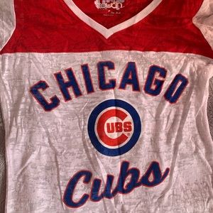 Chicago Cubs women’s shirt medium